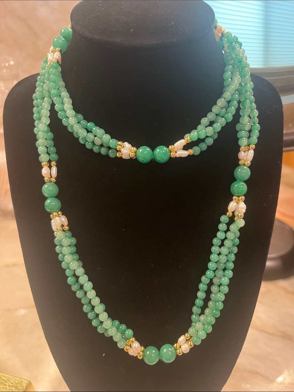 Green, gold and white Beaded Necklace - Elegant Women's Jewelry